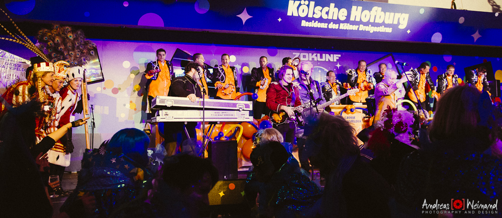 Refrather Dreigestirn 2014 im Kölner Pullmann Hotel (Kölner Hofburg) zusammen mit den Höhnern auf der Bühne